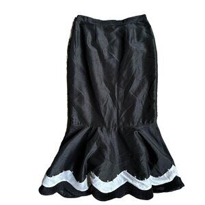 2/$18 SALE!‎ Maxi Skirt Womens Size 10 Black White Scalloped Hem Fit Flare Silky